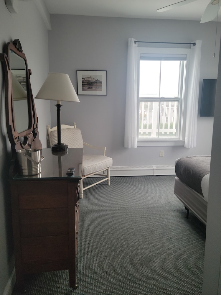 Room, 1 Queen Bed, Corner, Island view photo 3