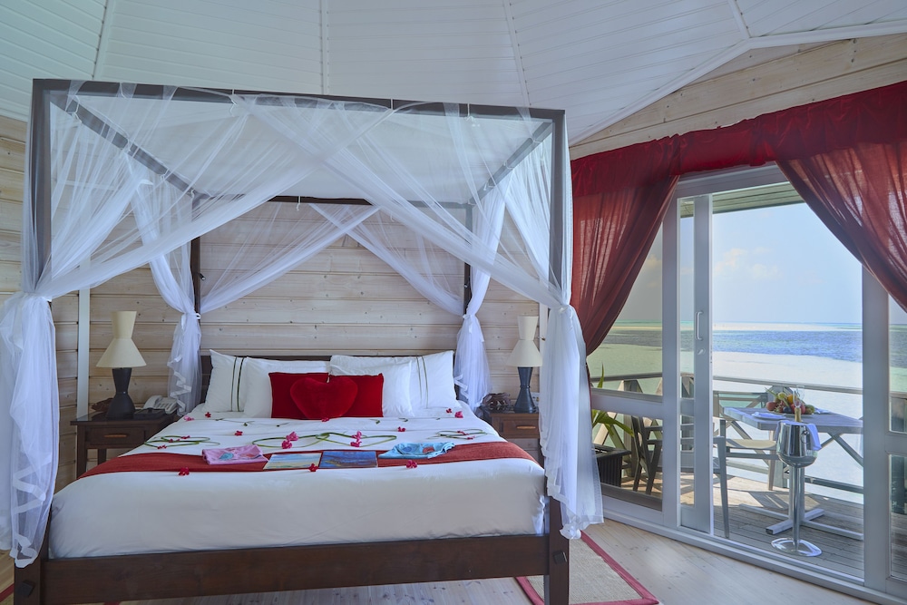 Sangu Water Villa - Honeymoon Suite photo 3