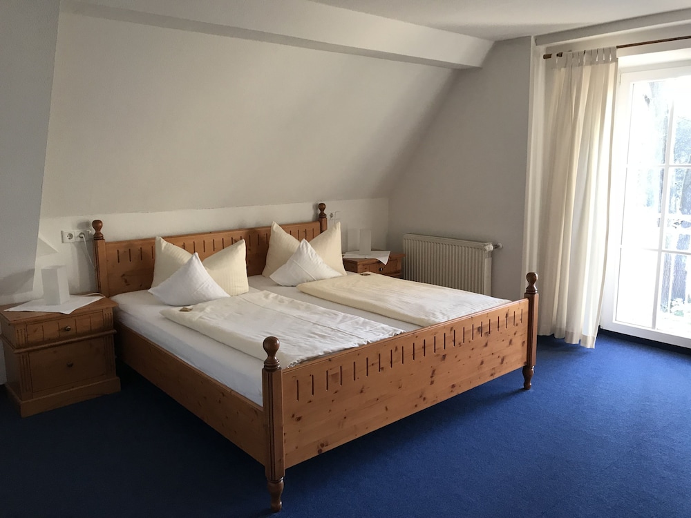 Junior Suite, 1 Queen Bed, Balcony photo 3