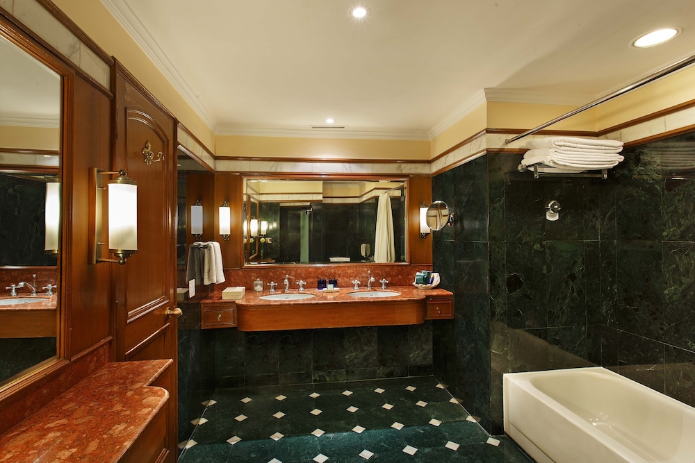 Luxury Suite photo 2