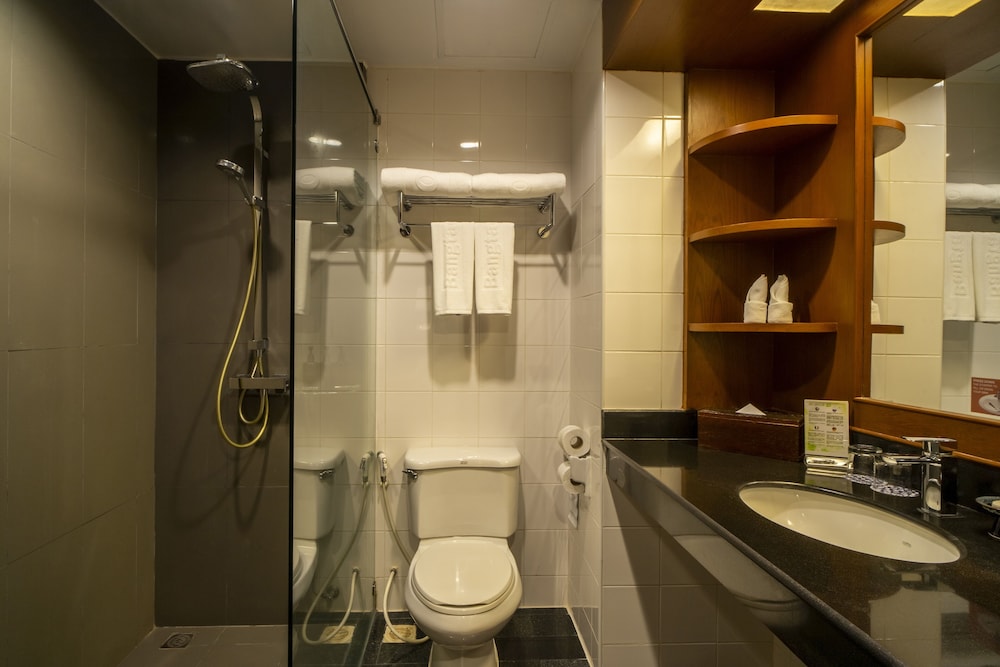 Deluxe Room, 2 Twin Beds, Non Smoking, Pool View - Photo 5
