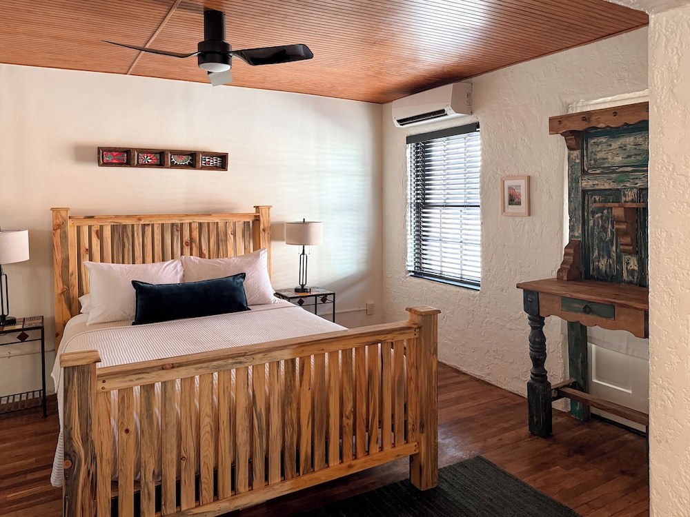 Standard Suite, 1 Queen Bed, Kitchen, Courtyard View