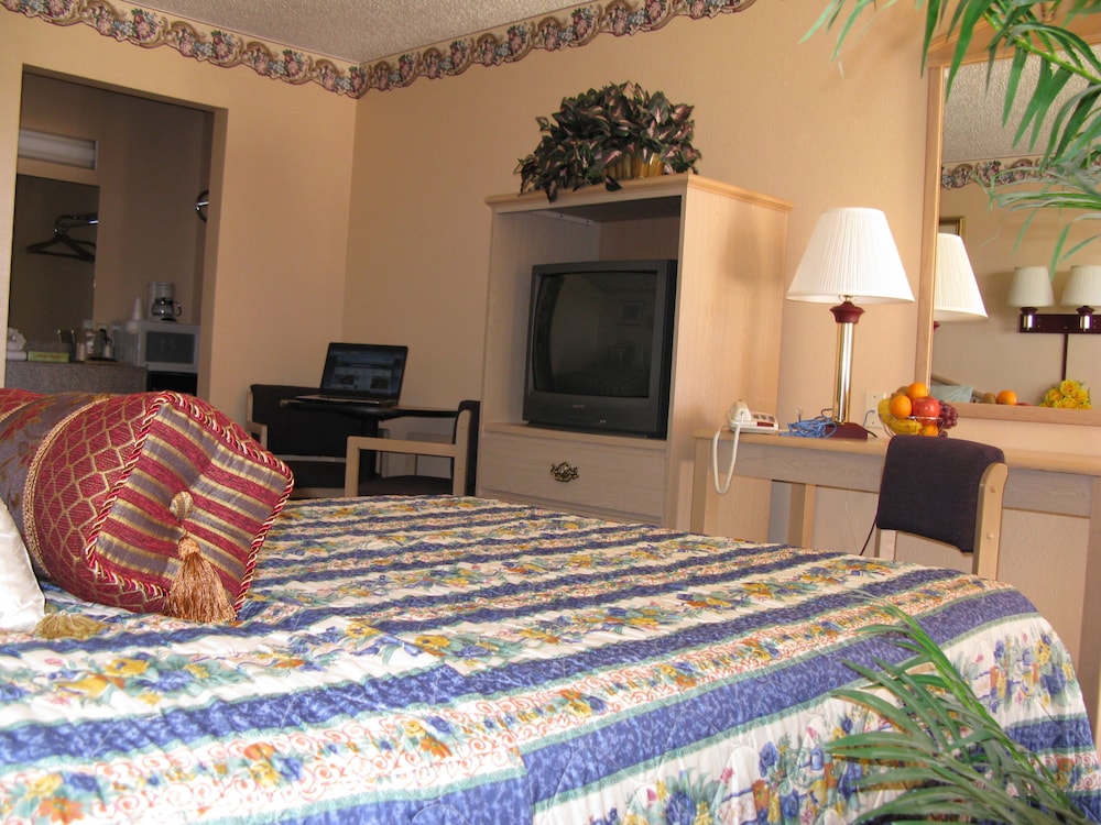Standard Room, 2 Queen Beds photo 1