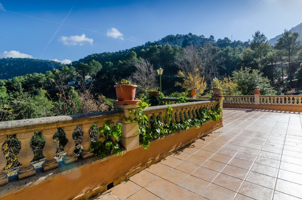Villa photo 3