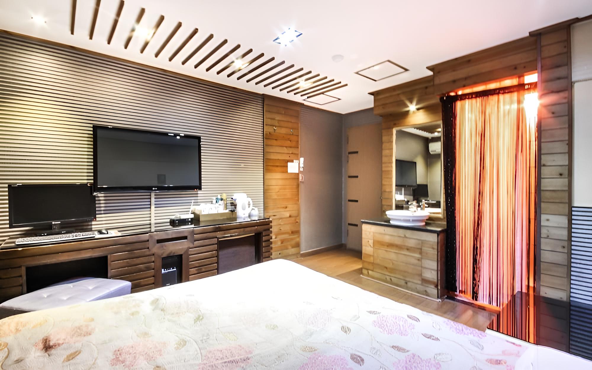 Room (Standard Room) - Photo 4