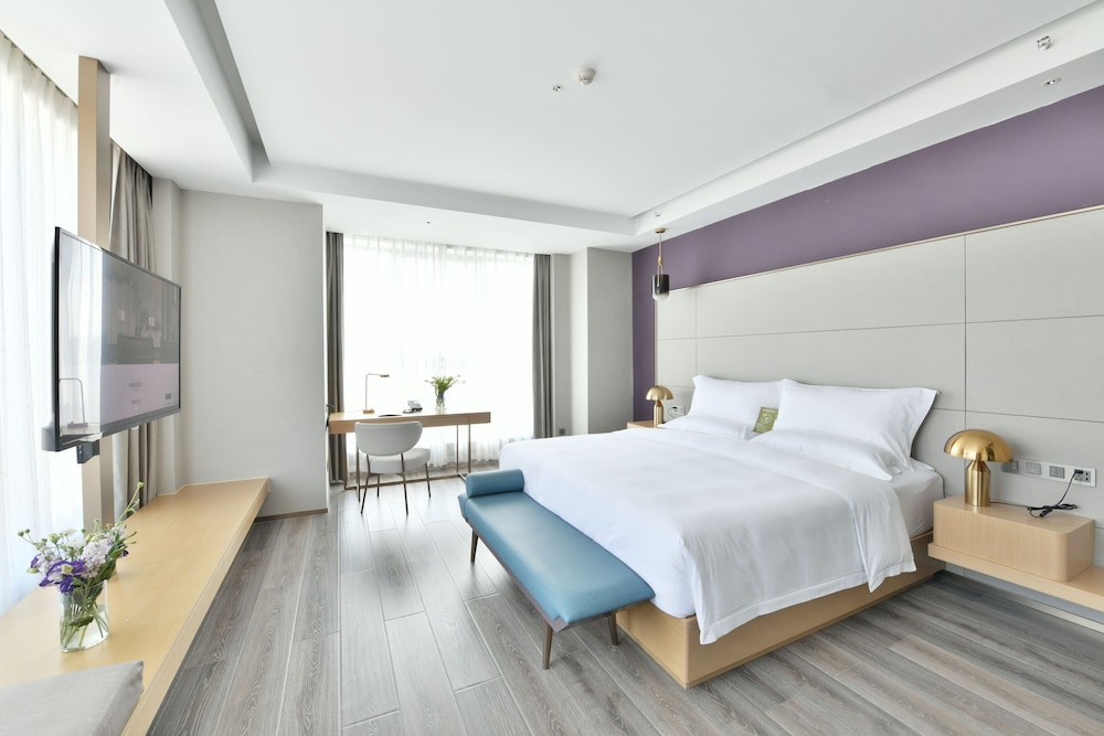 Deluxe Room, 1 King Bed