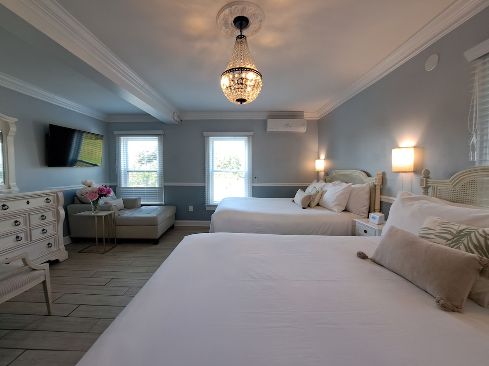 Premium Room, 2 Queen Beds, Bathtub