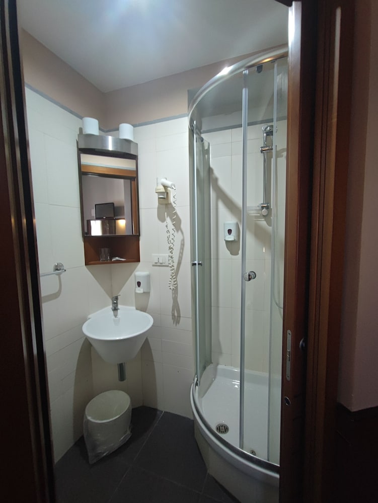 Basic Single Room photo 2