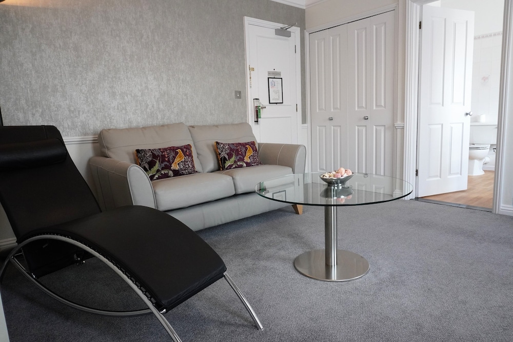 Suite, 1 Double Bed, Non Smoking - Photo 3