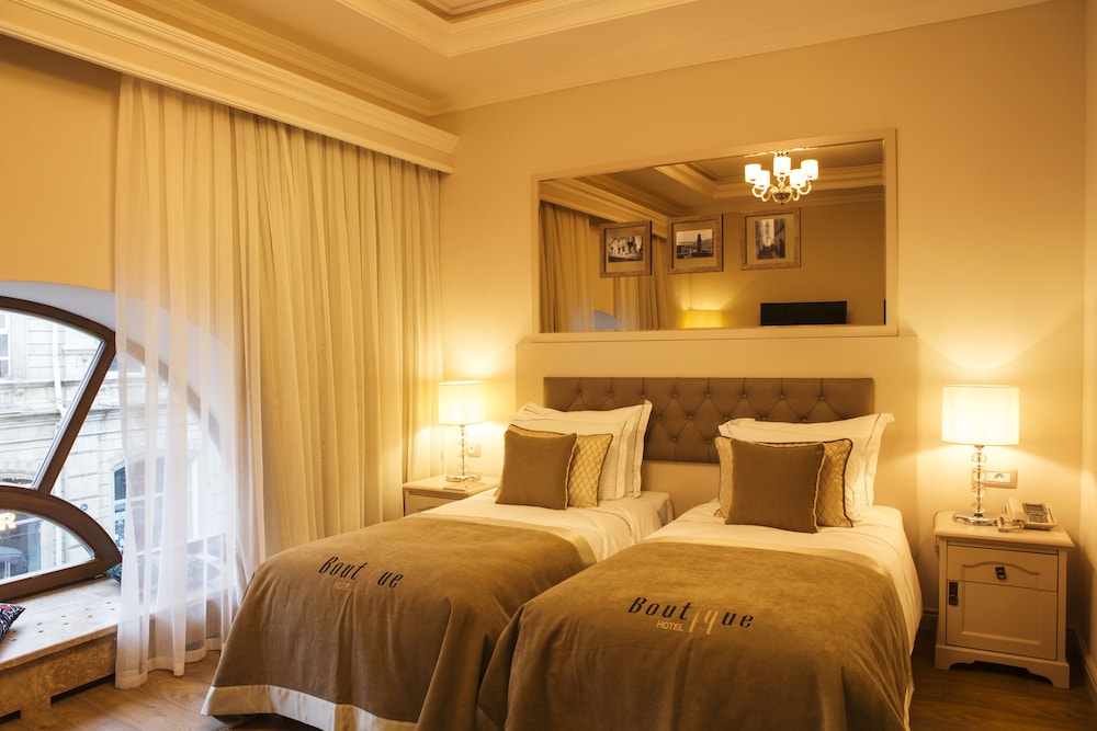 Premier King room photo 2