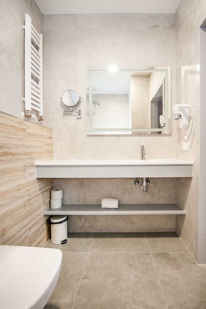 Deluxe Double Room - Photo 7