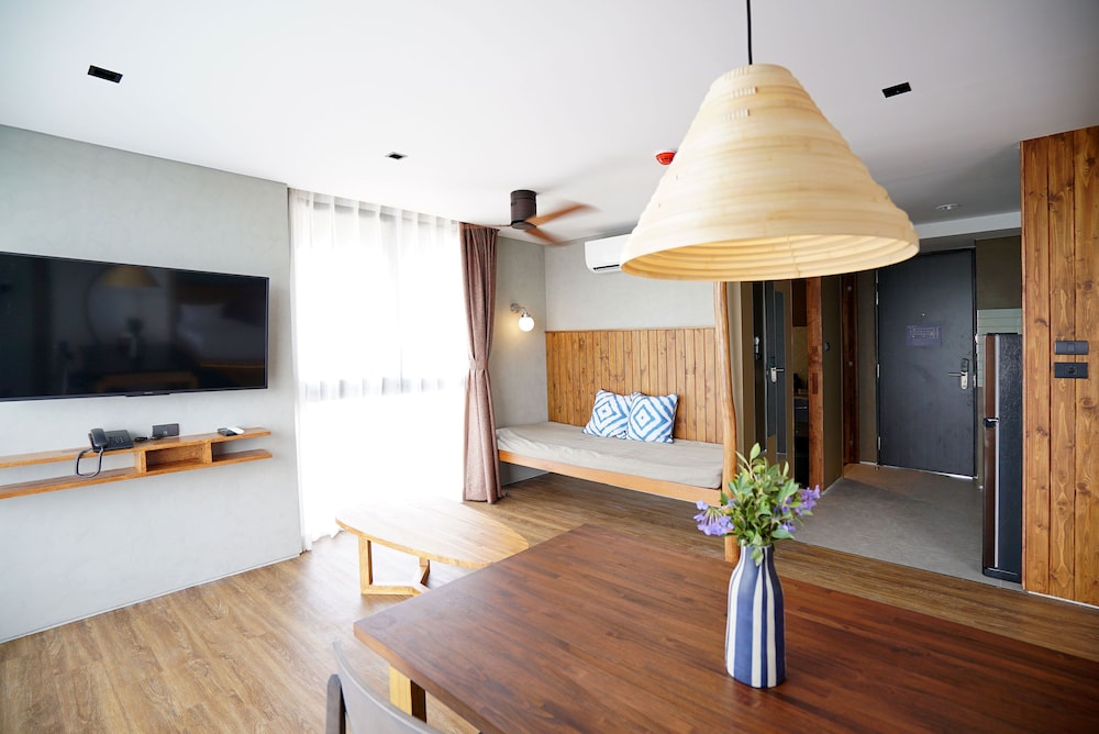 One-Bedroom Quadruple - Photo 5