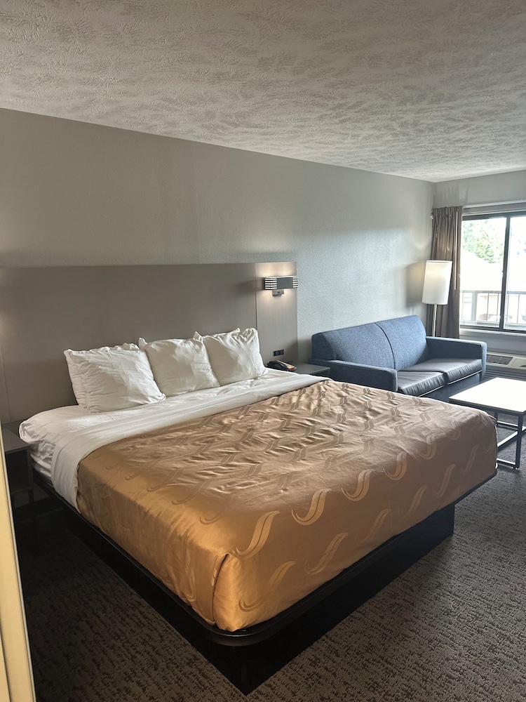 Suite, 1 King Bed with Sofa bed, Non Smoking - Photo 7