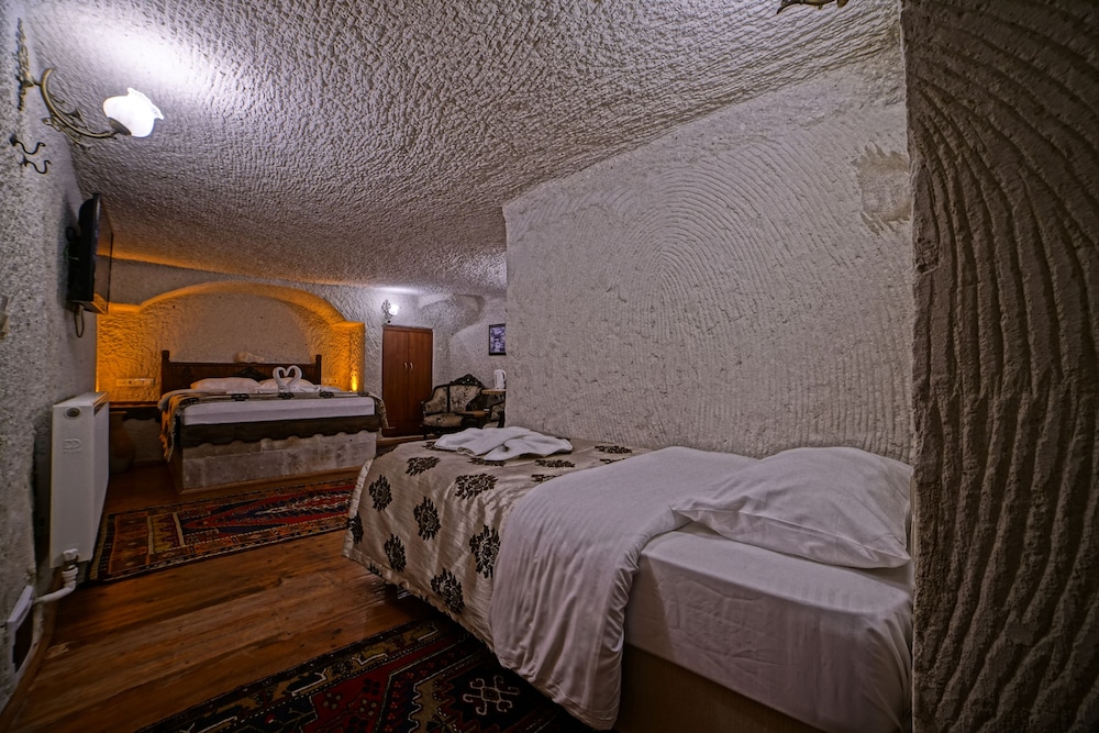 Double Cave Room 3 People