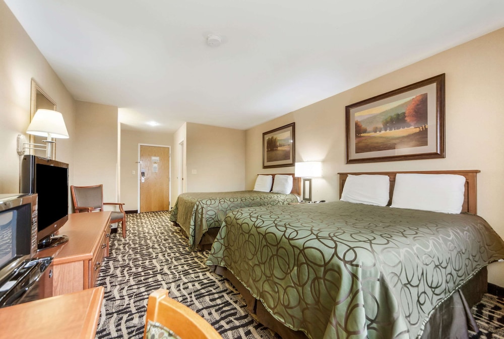 Standard Room, 2 Queen Beds, Non Smoking - Photo 3