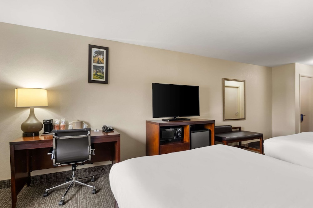 Room, 2 Queen Beds, Accessible, Non Smoking - Photo 2