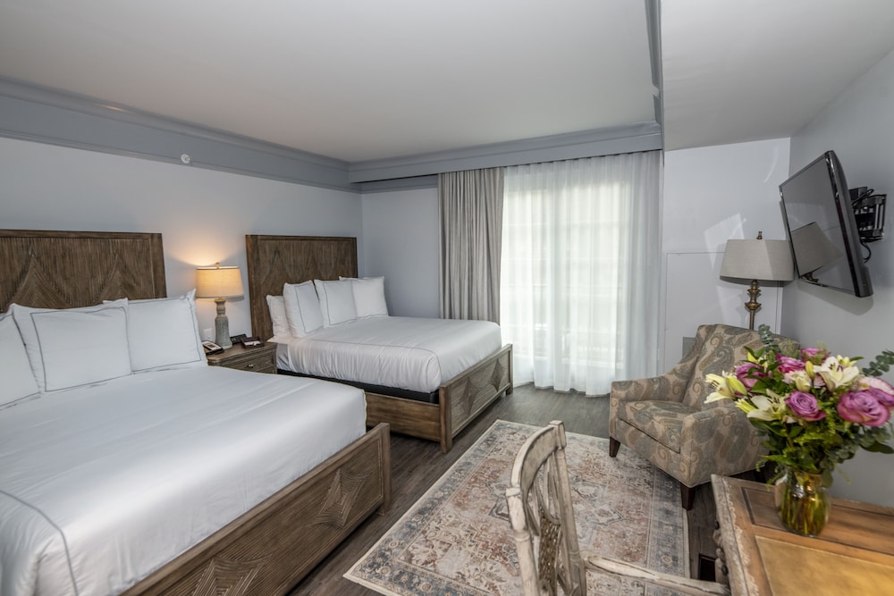 Family Double Room, 2 Queen Beds, River View (Riverfront) - Photo 3