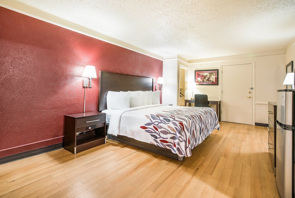 Deluxe Room, 1 King Bed, Accessible, Non Smoking - Photo 2