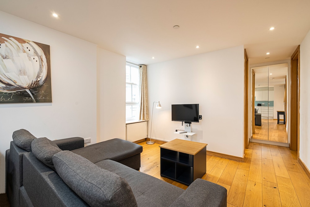 Deluxe Apartment, Ensuite, City View photo 3