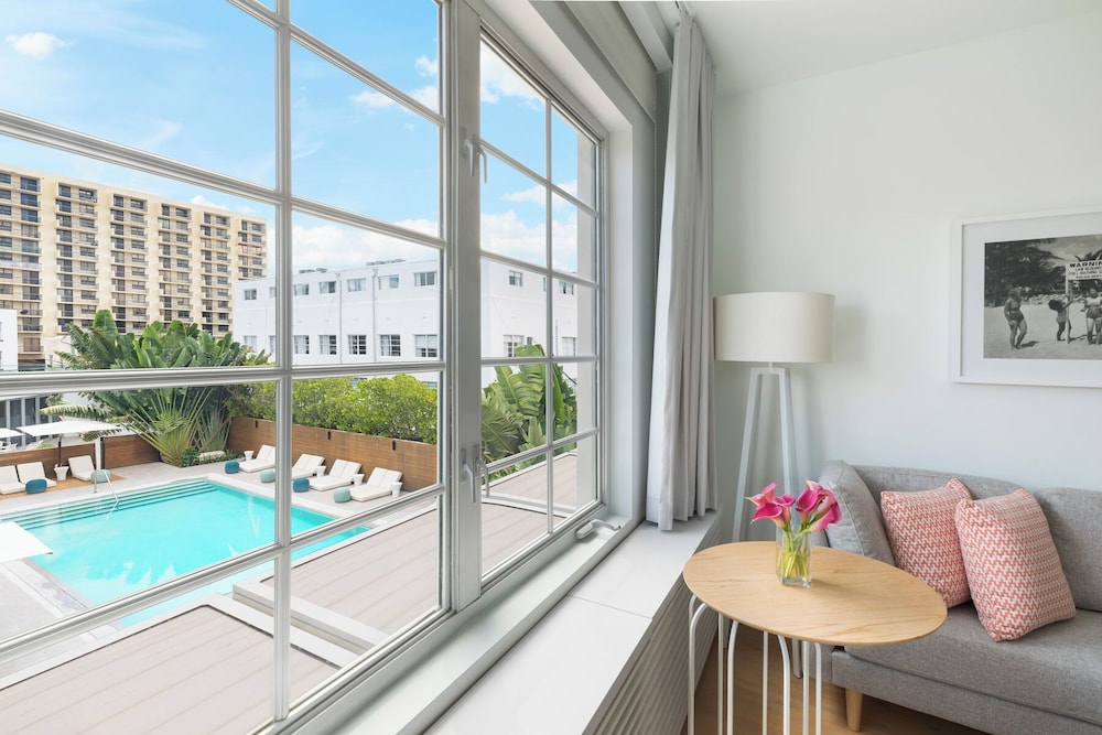 Basic Room, 1 King Bed, Pool View - Photo 4
