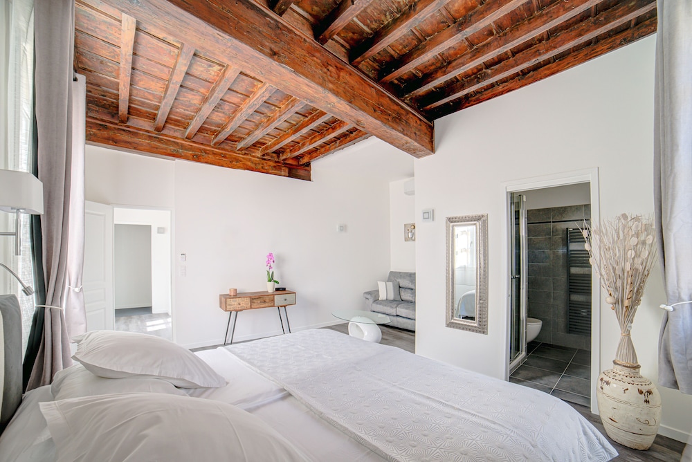 Comfort Suite, Private Bathroom, City View photo 3