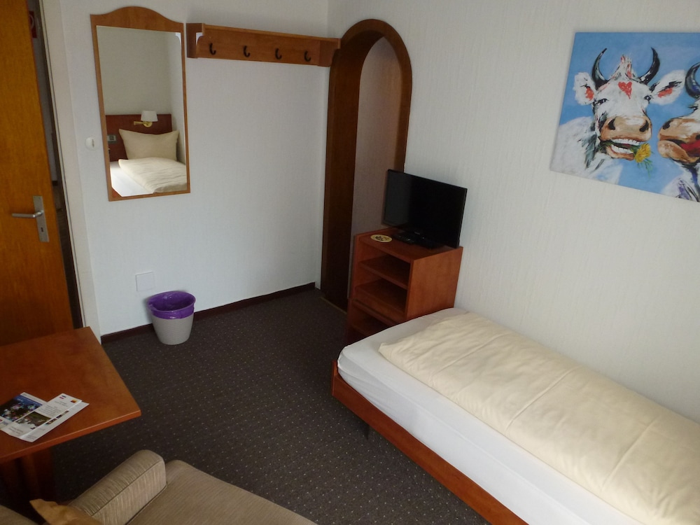 Basic Single Room photo 1