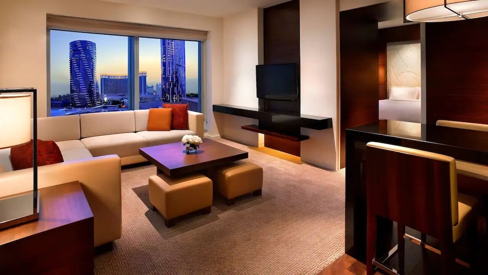 Grand Suite Twin with Club Access - Photo 6
