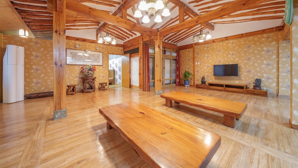 Basic Room, 1 Bedroom (Separate House Sun)