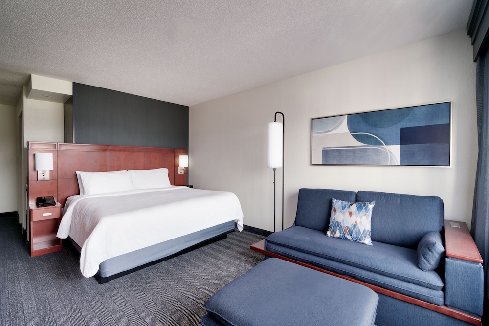 Room, 1 King Bed (Hearing Accessible) - Photo 1