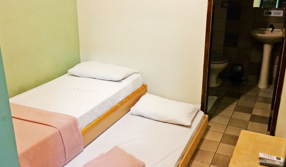 Economy Double Room photo 2