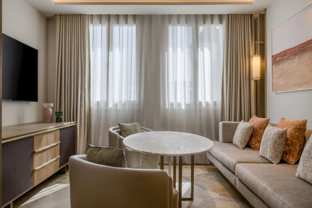 Junior Suite, 1 King Bed, Non Smoking, City View