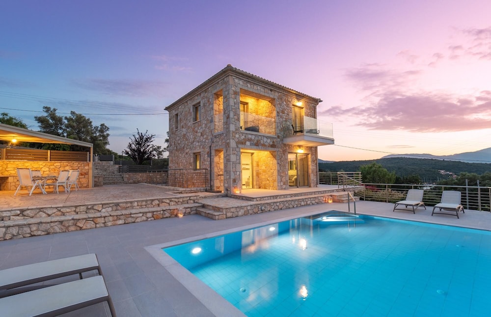 Villa photo 2