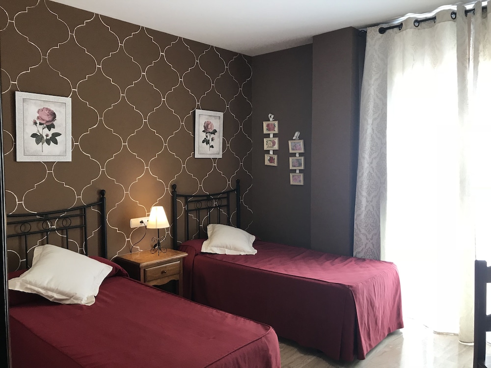 Twin Room - Photo 23