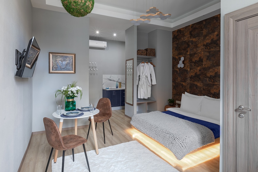 Classic Apartment, 1 Queen Bed (Levitation) photo 3