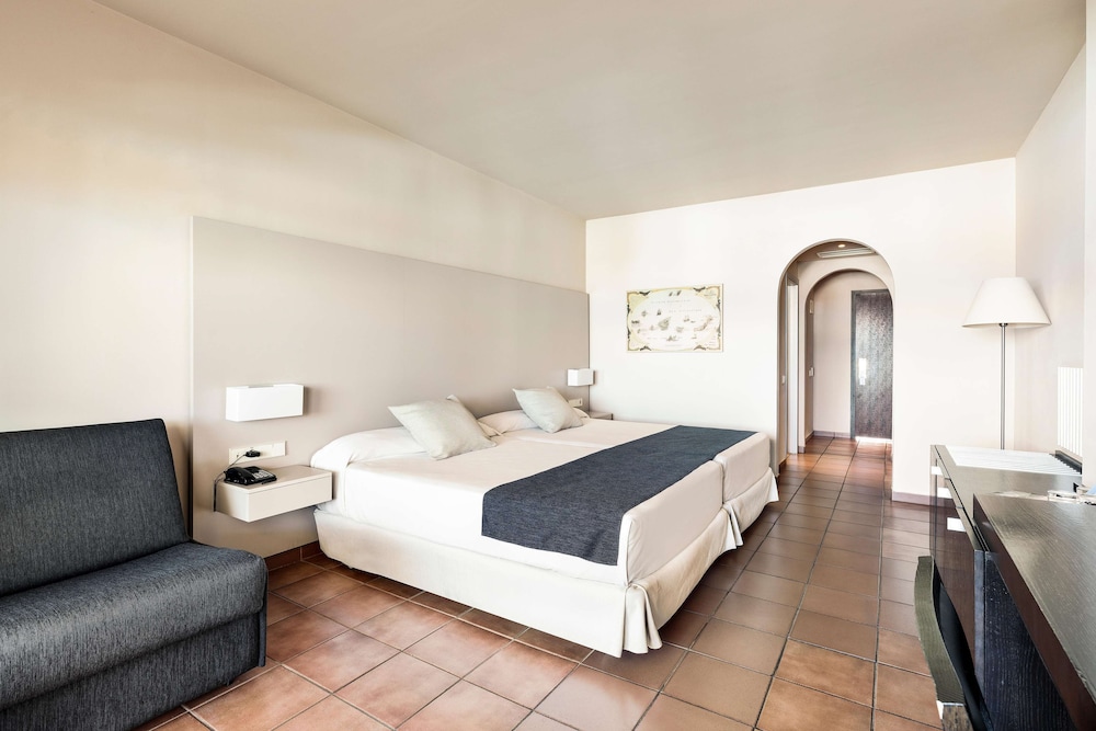 Double Room (2 adults) photo 3