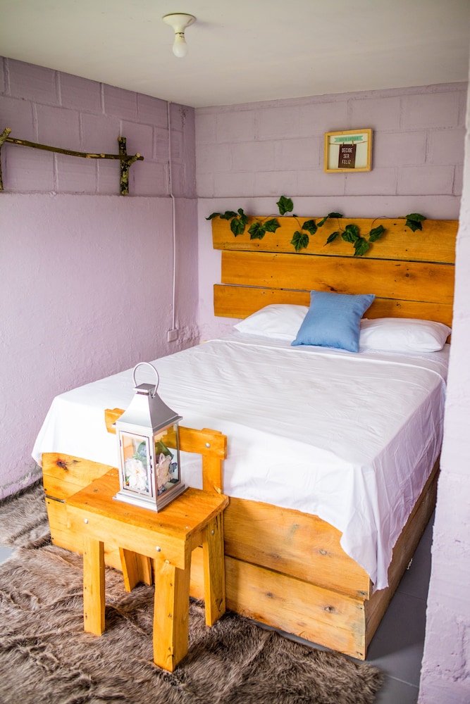 Double Room, 1 Double Bed, Private Bathroom (No Tv) photo 3