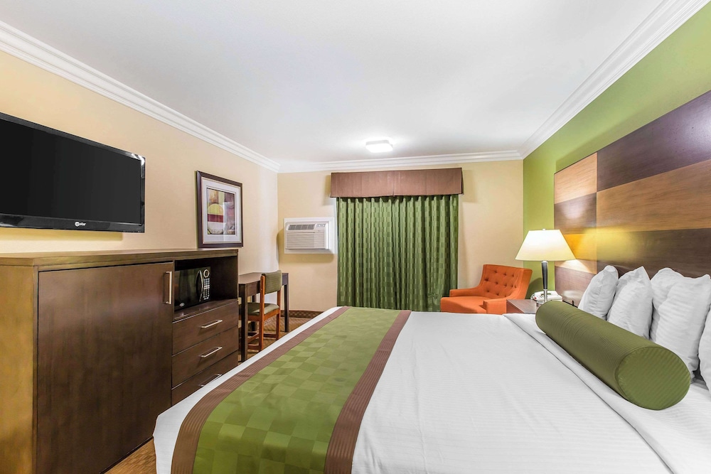 Standard Room, 1 King Bed, Non Smoking - Photo 4