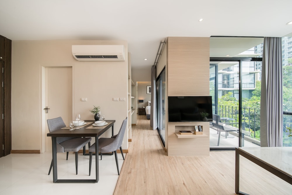 Grand Suite Pool View Room with Kitchenette - Photo 5