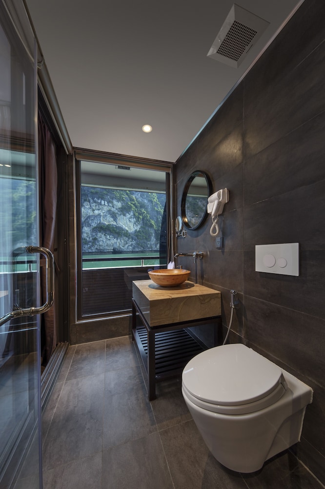 Silver Suite with Balcony - Photo 2