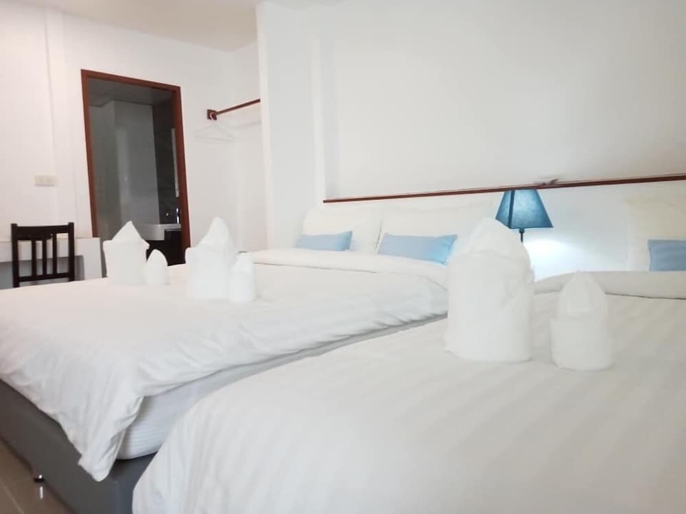 Deluxe Twin Room - Photo 8