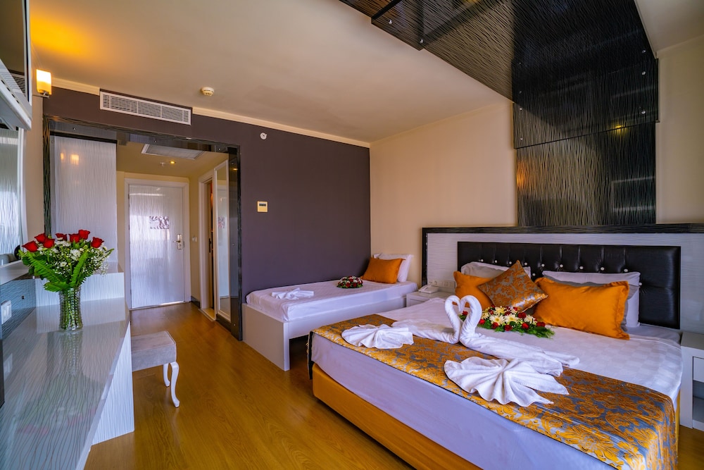 Standard Room thumbnail 6