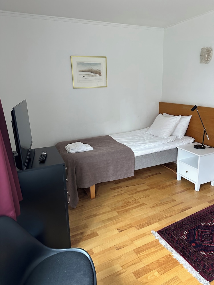 Economy Twin Room photo 2