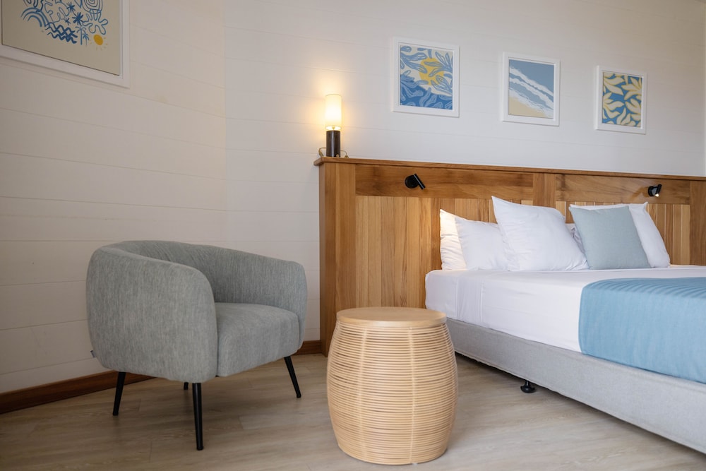 Deluxe Double or Twin Room, Partial Sea View
