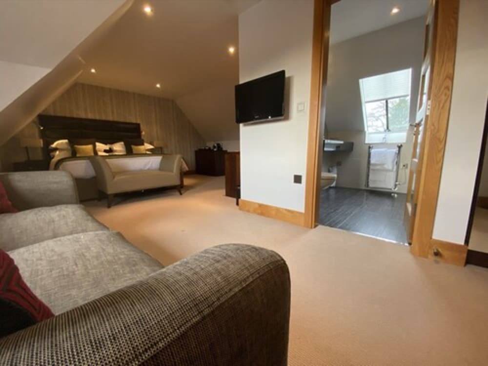 Luxury King Room - Photo 5