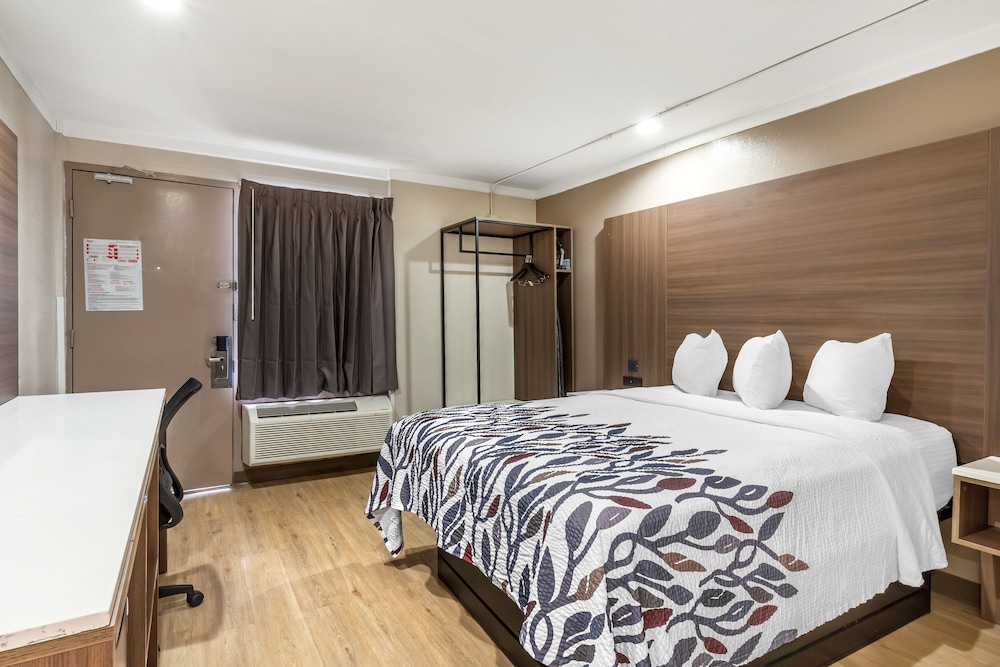 Deluxe Room, 1 Queen Bed, Non Smoking - Photo 1