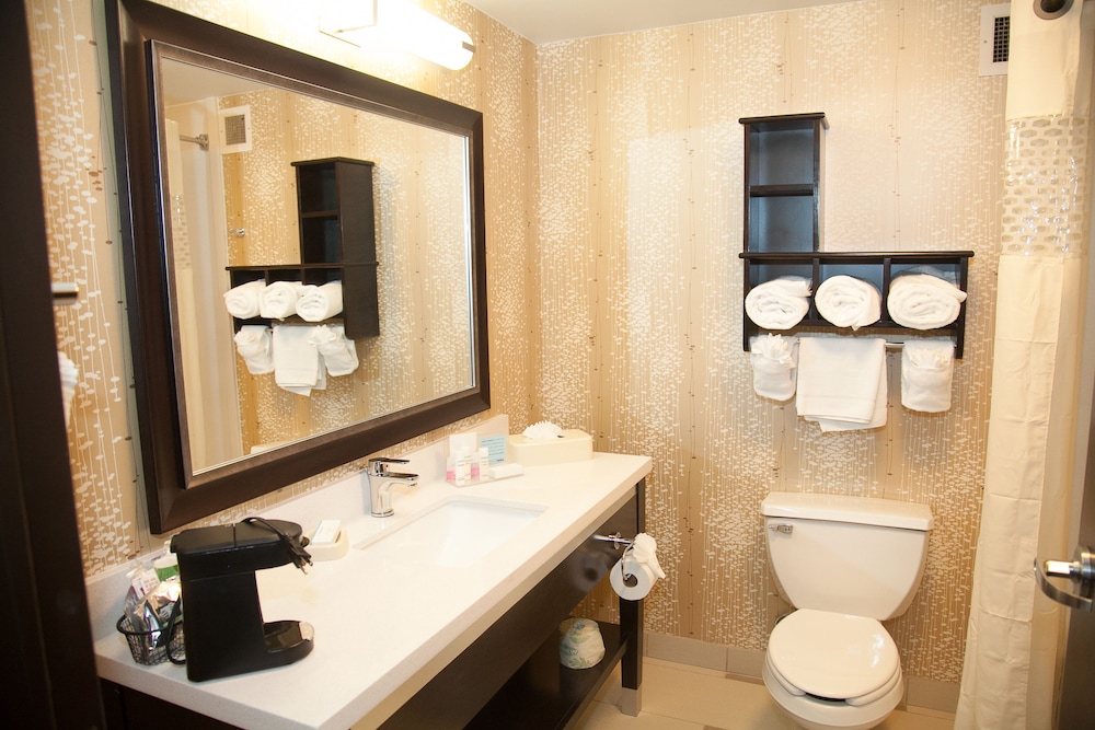 Room, 1 King Bed, Non Smoking, Bathtub - Photo 3