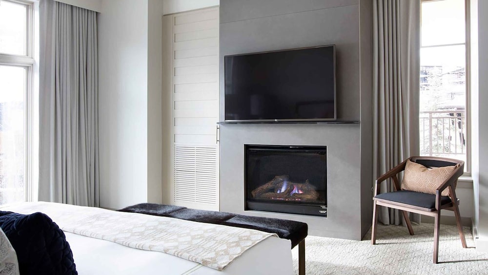 Pinnacle Two Bedroom Premium Residence - Photo 7
