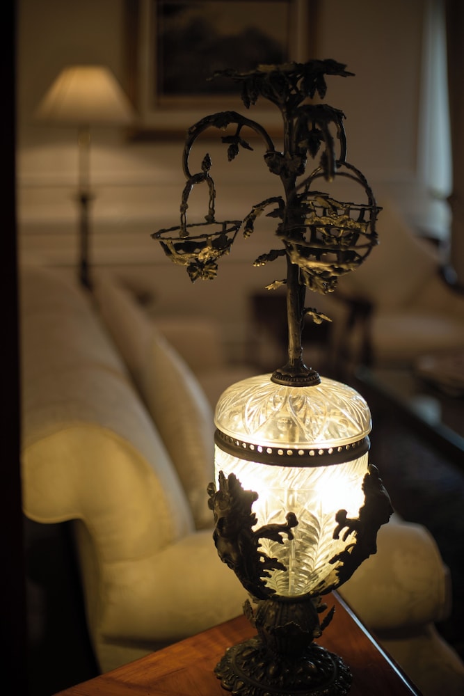 Luxury Suite - Photo 8