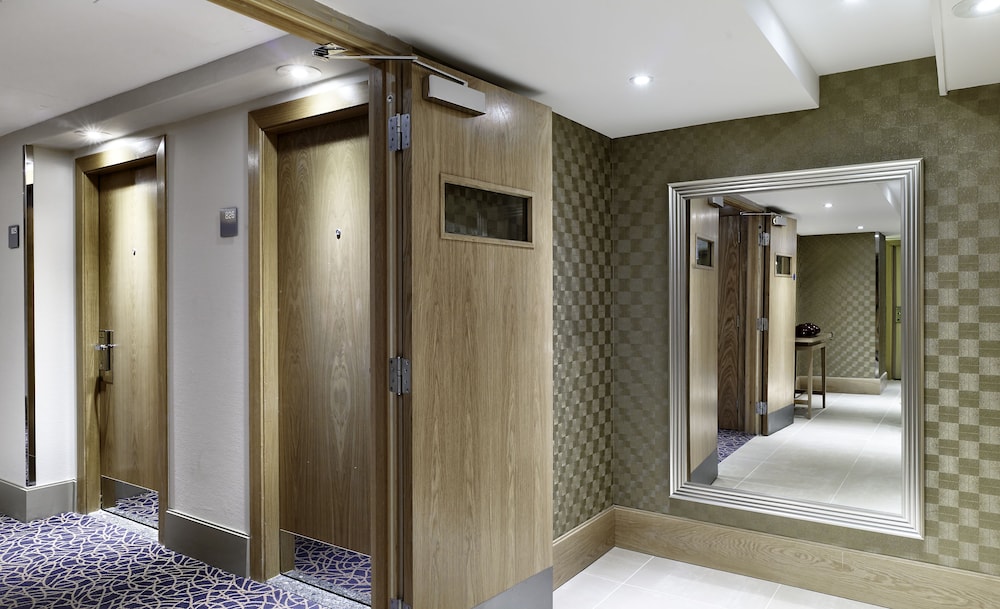 Family Triple Room, 2 Twin Beds thumbnail 5
