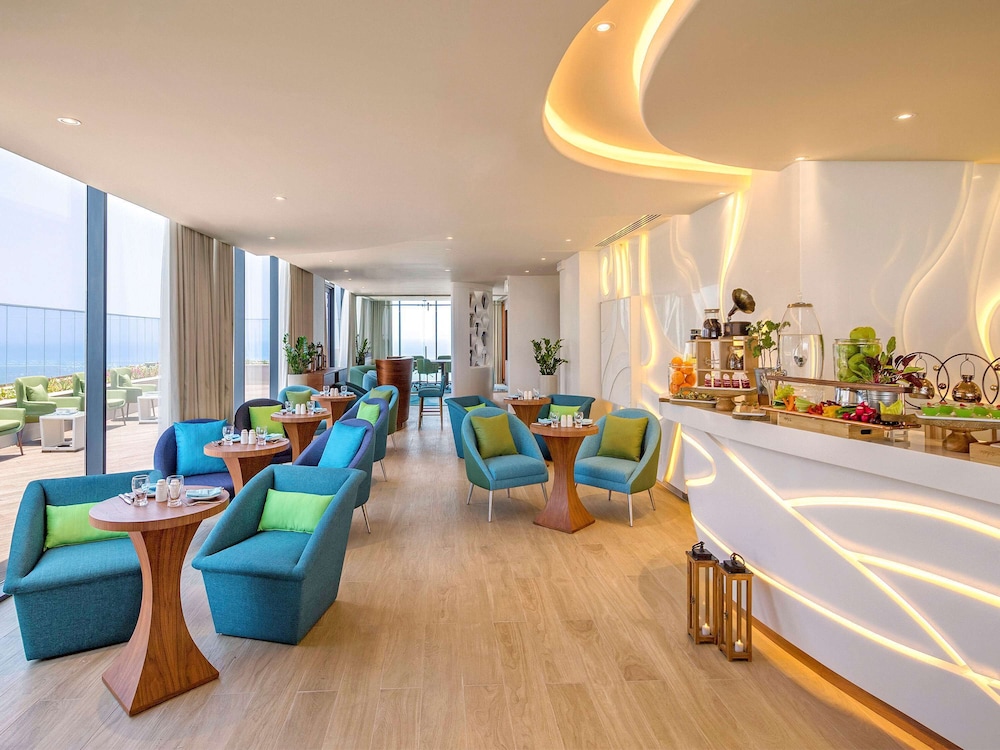 Premium Suite, 1 Bedroom, Balcony (Palm Sea View and Club Lounge Access) thumbnail 6